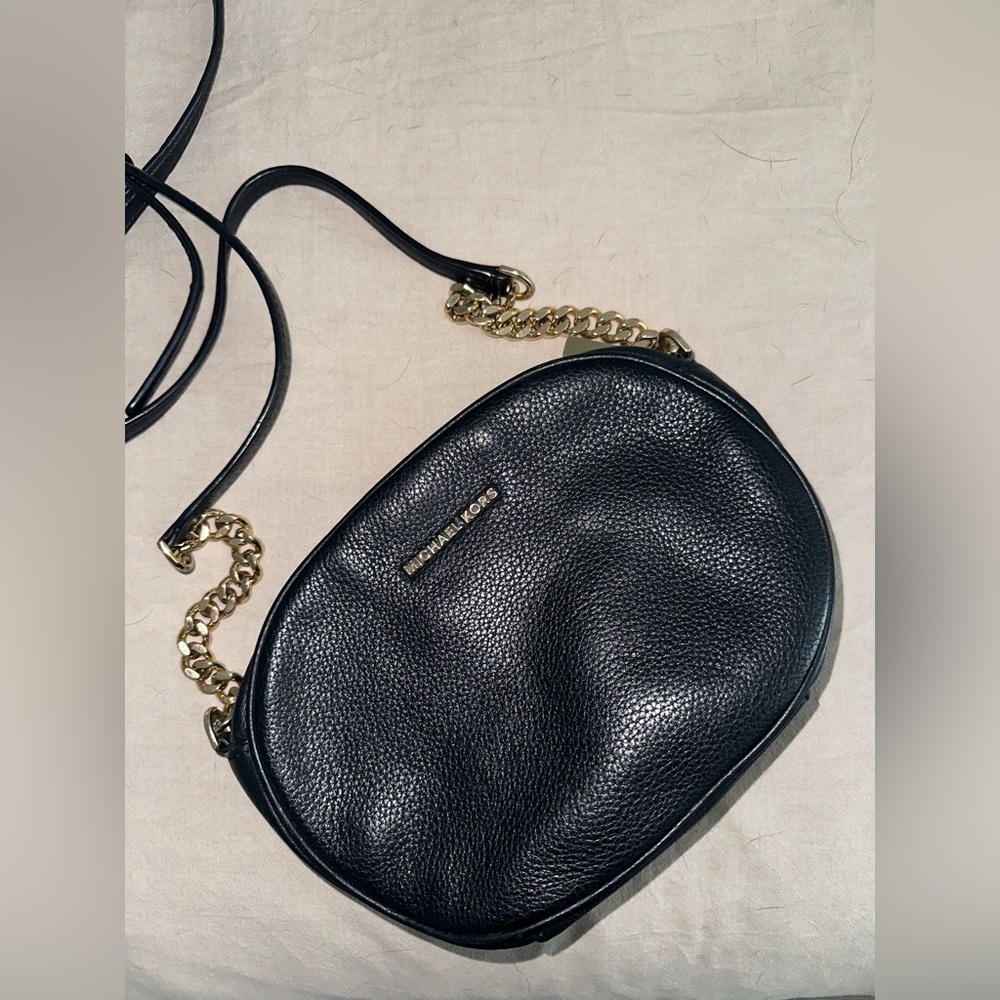 Black leather gold chain black Michael kors cross body bag